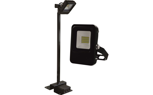 LED Armatur 10W samt arm med dosa